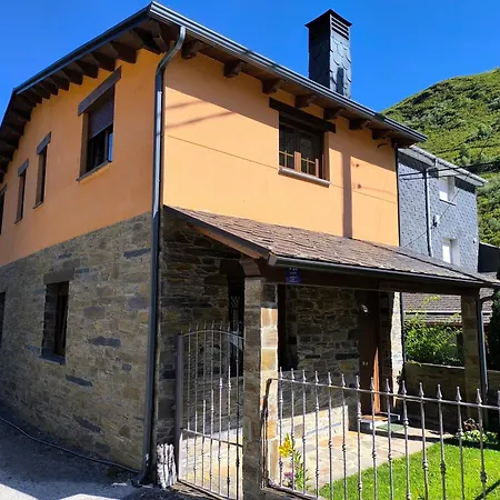 Holiday home Casa Miravalles Fornela Guimara